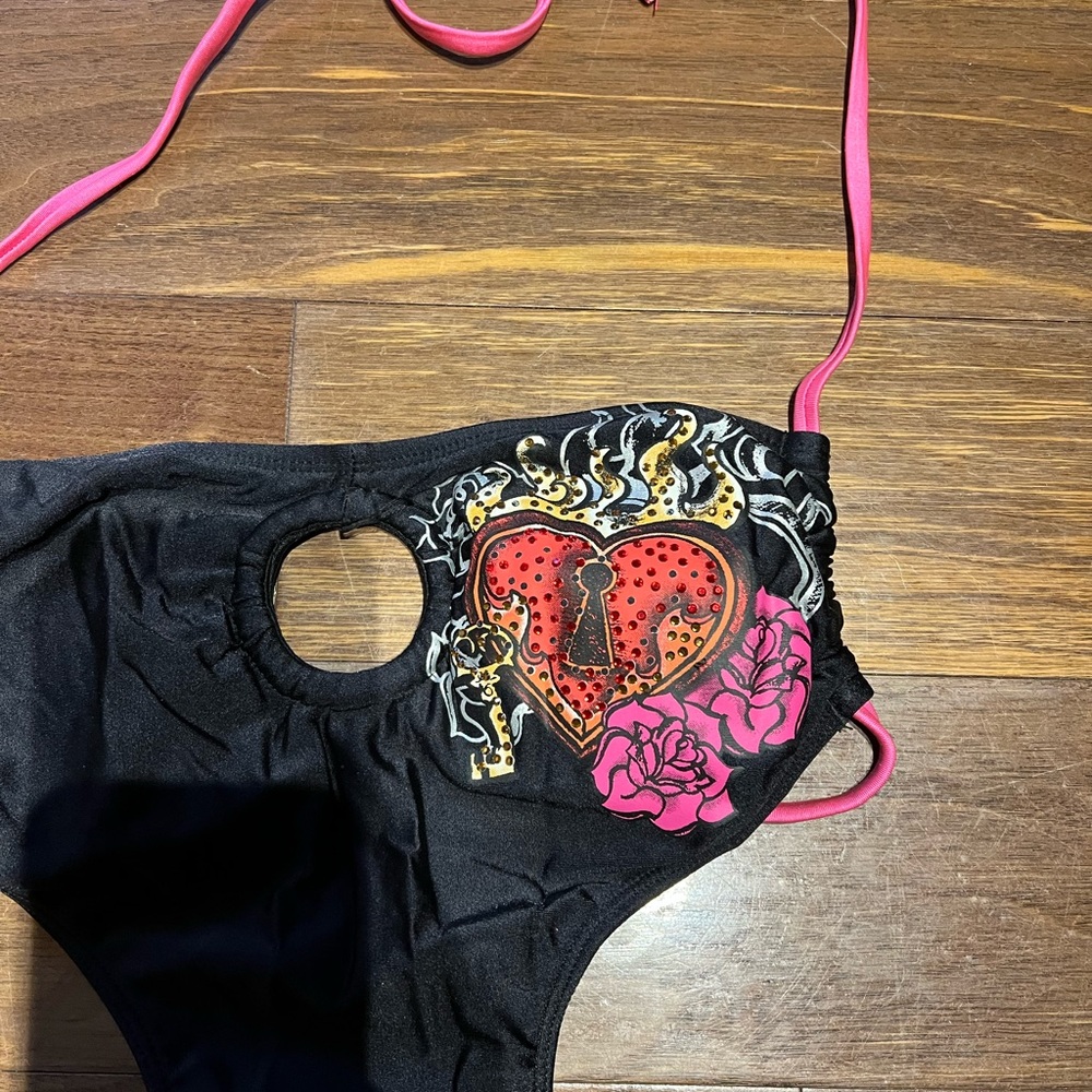 Swimsuit - Picture 2 of 3